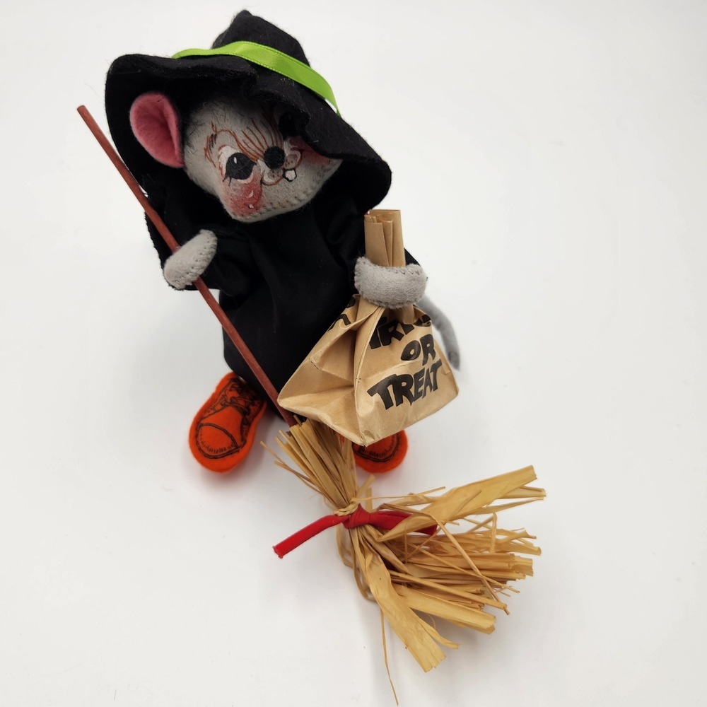 Vintage 1994 Annalee Mobilitee Halloween Witch Mouse with Broom 6 Inch Doll